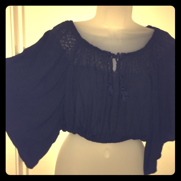 Hollister Tops - Hollister boho crop top